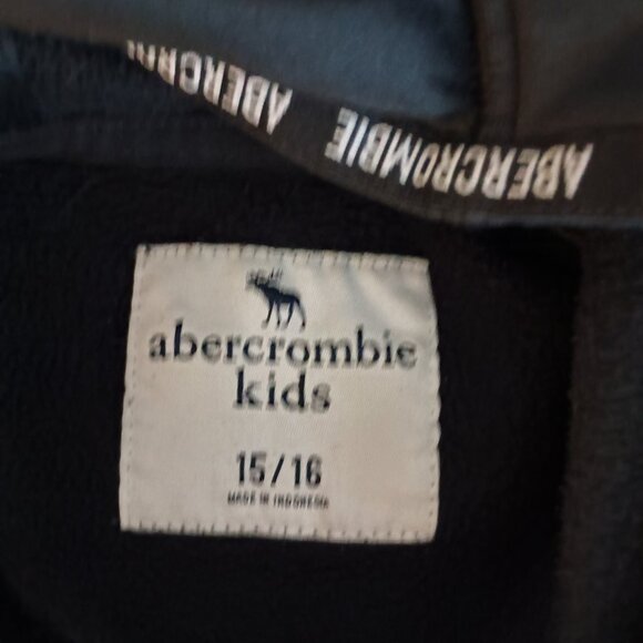 Abercrombie Kids Black Hoodie Sweatshirt Kangaroo Pocket Moose Logo Size 15/16 - Picture 11 of 16